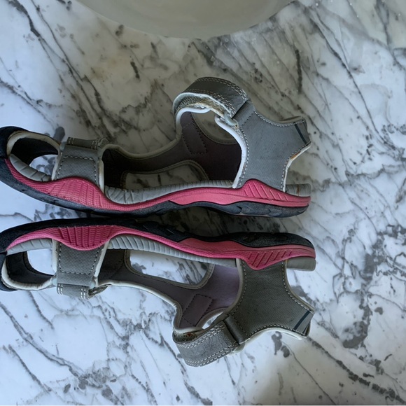 Teva’s Sandals 5 - Picture 6 of 10